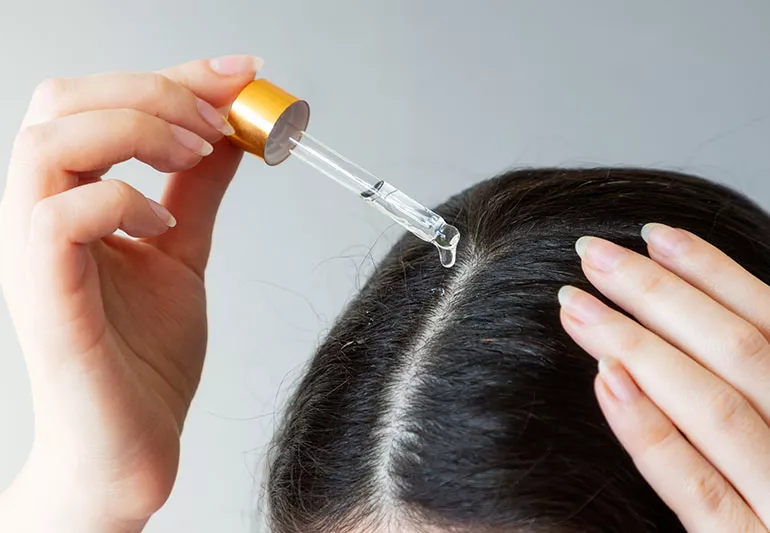 Топ 5 начини како да ја вратите во живот сувата коса 4 hair oiling 1382012915 770x533 1 jpg