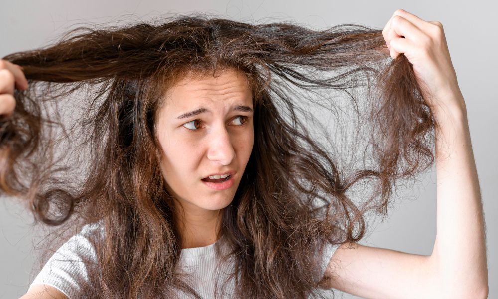 how to avoid dry and frizzy hair